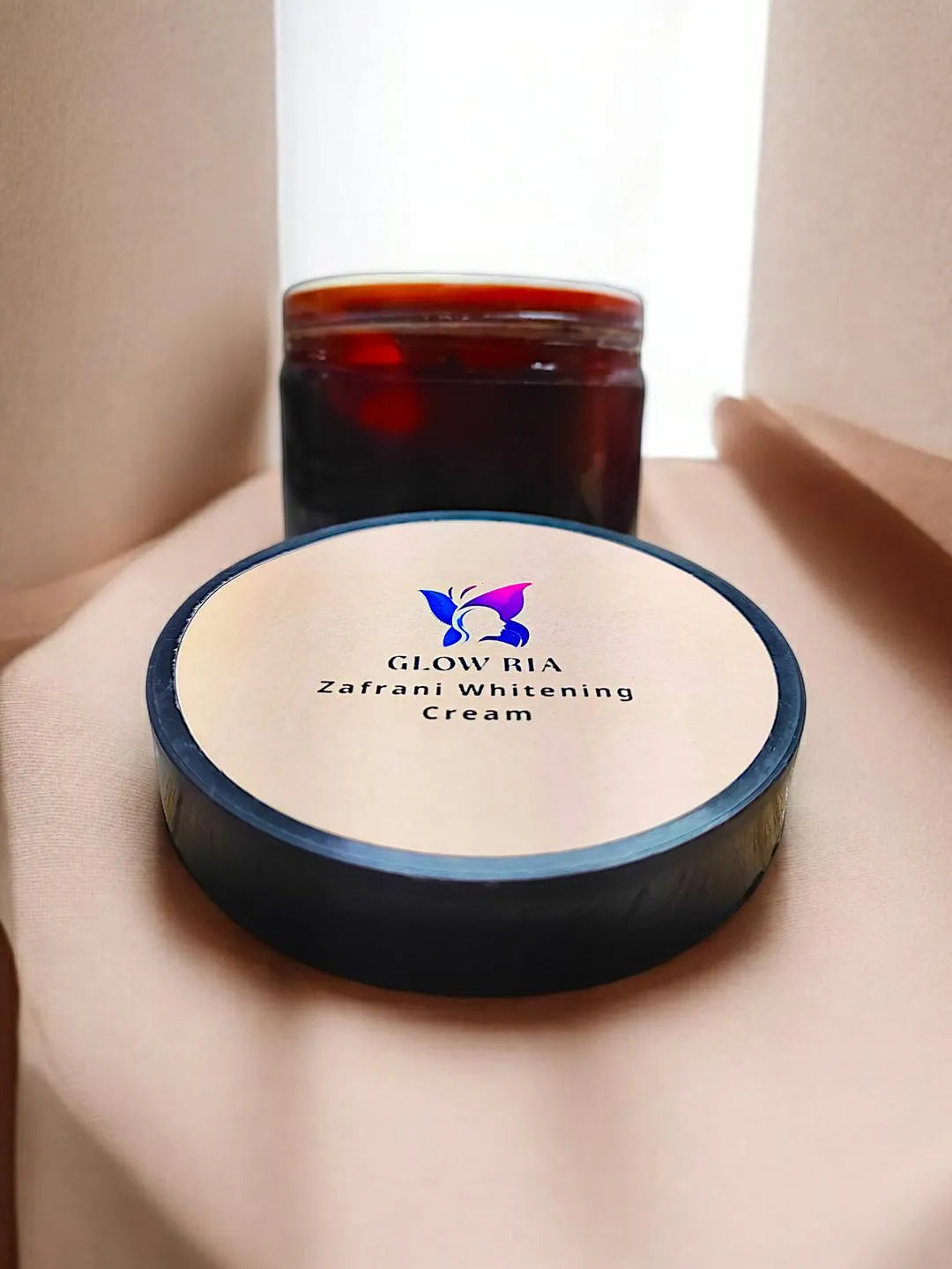Whitening Cream for All Skin Types with Durable Jar